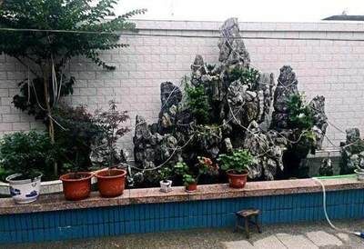 曬;我的農(nóng)村家婆的房,房子談不上高大上,但是我很喜歡,特別是小院的花壇和假山水池